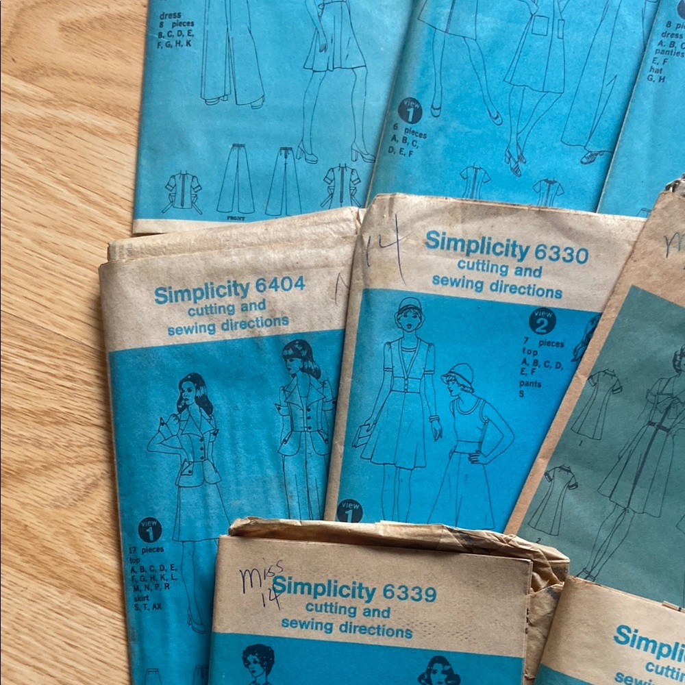Simplicity Vintage Sewing Patterns - Blue Covers - Picture 4 of 6